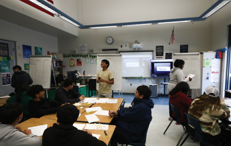 AVID students map out Cornell notes regarding Tutorial process during Mariana Gonzalez’s class last week. (ABOVE) Jose Arciga above takes notes on tutorial.