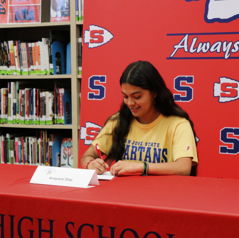 Anayacsi Diaz signs for San Jose State University on May 10 at lunch in the Sanger High Library.